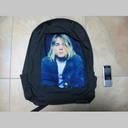 Kurt Cobain Nirvana ruksak čierny, 100% polyester. Rozmery: Výška 42 cm, šírka 34 cm, hĺbka až 22 cm pri plnom obsahu